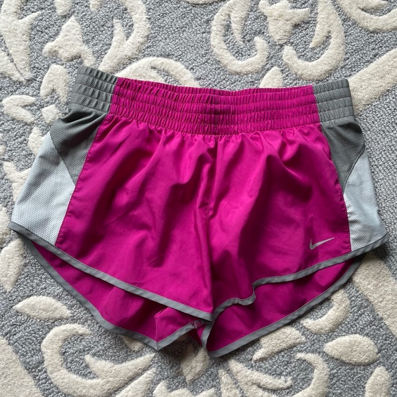 Nike shorts - Picture 1 of 3